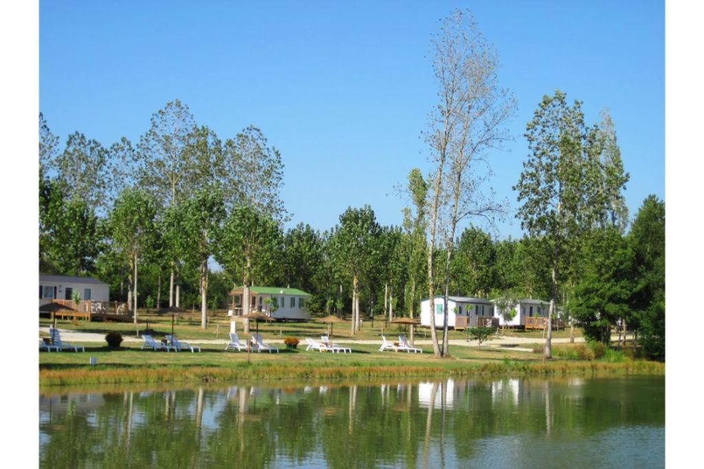 Camping Aubigny-Les Clouzeaux Aubigny  外观 照片